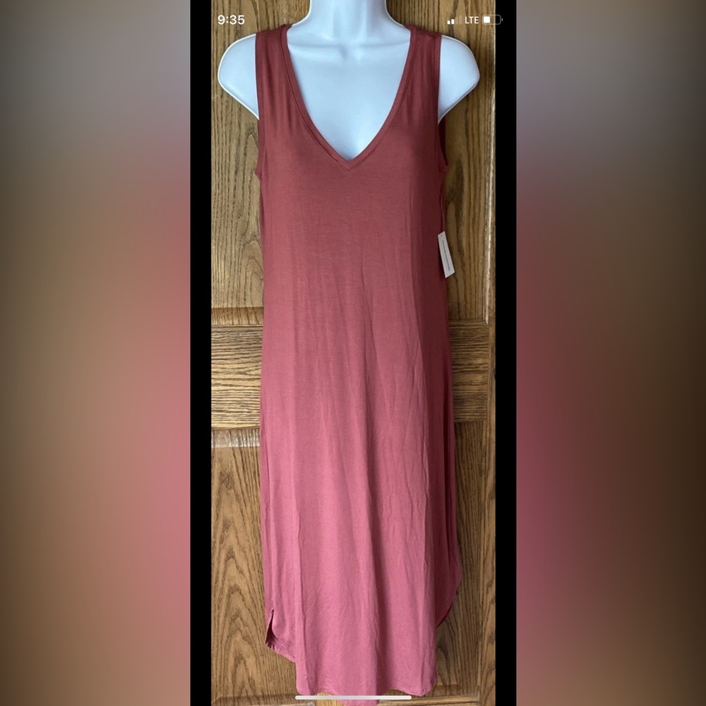 NWT Amazon Essentials Sleeveless V Neck Maxi Tank Dress - Redish - MEDIUM